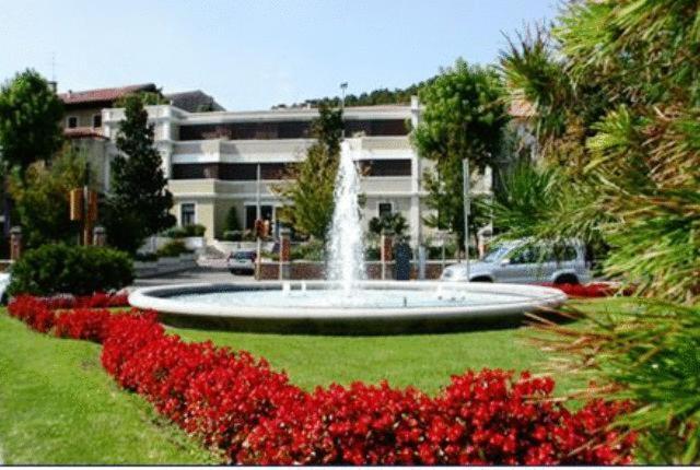 Hotel Cristallo Конельяно Экстерьер фото