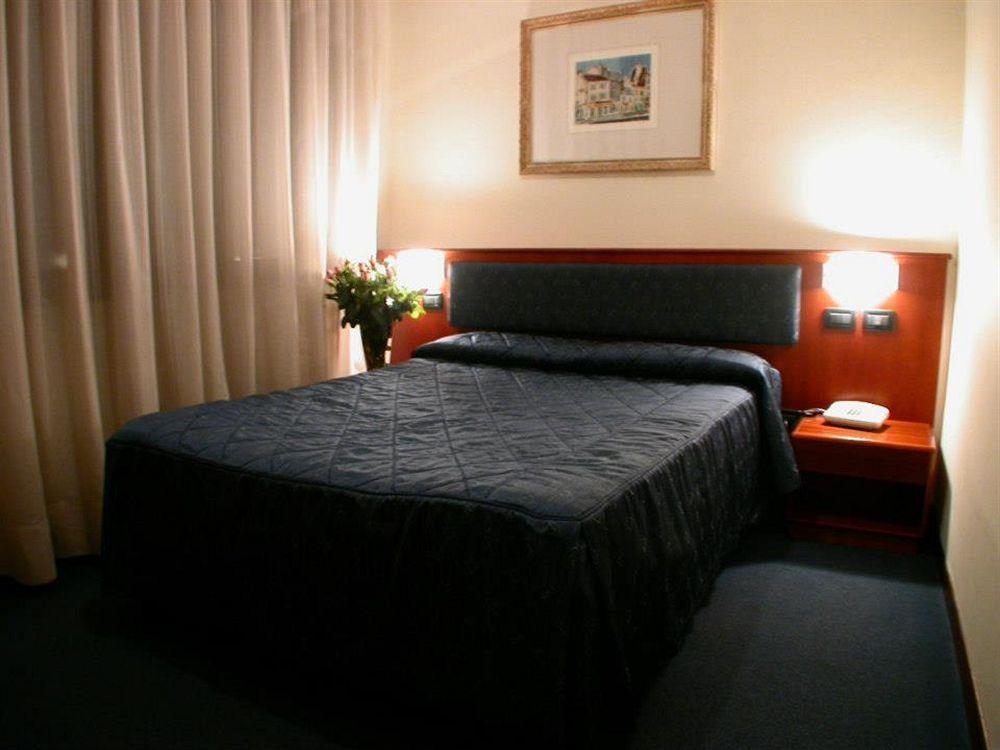 Hotel Cristallo Конельяно Экстерьер фото