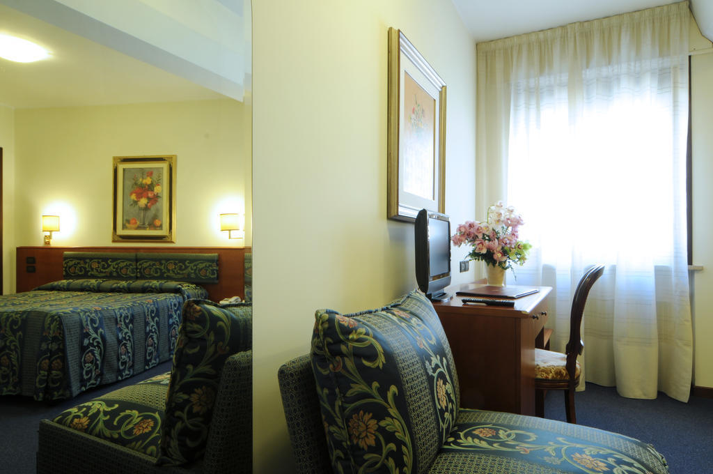 Hotel Cristallo Конельяно Экстерьер фото