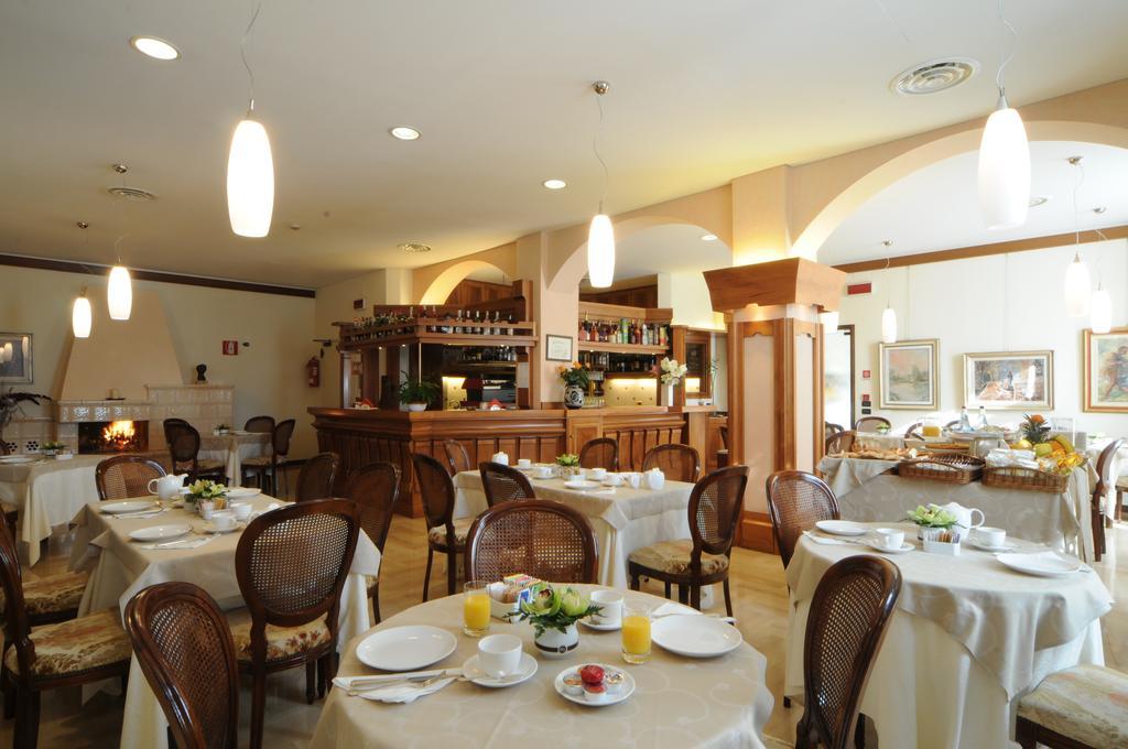 Hotel Cristallo Конельяно Экстерьер фото